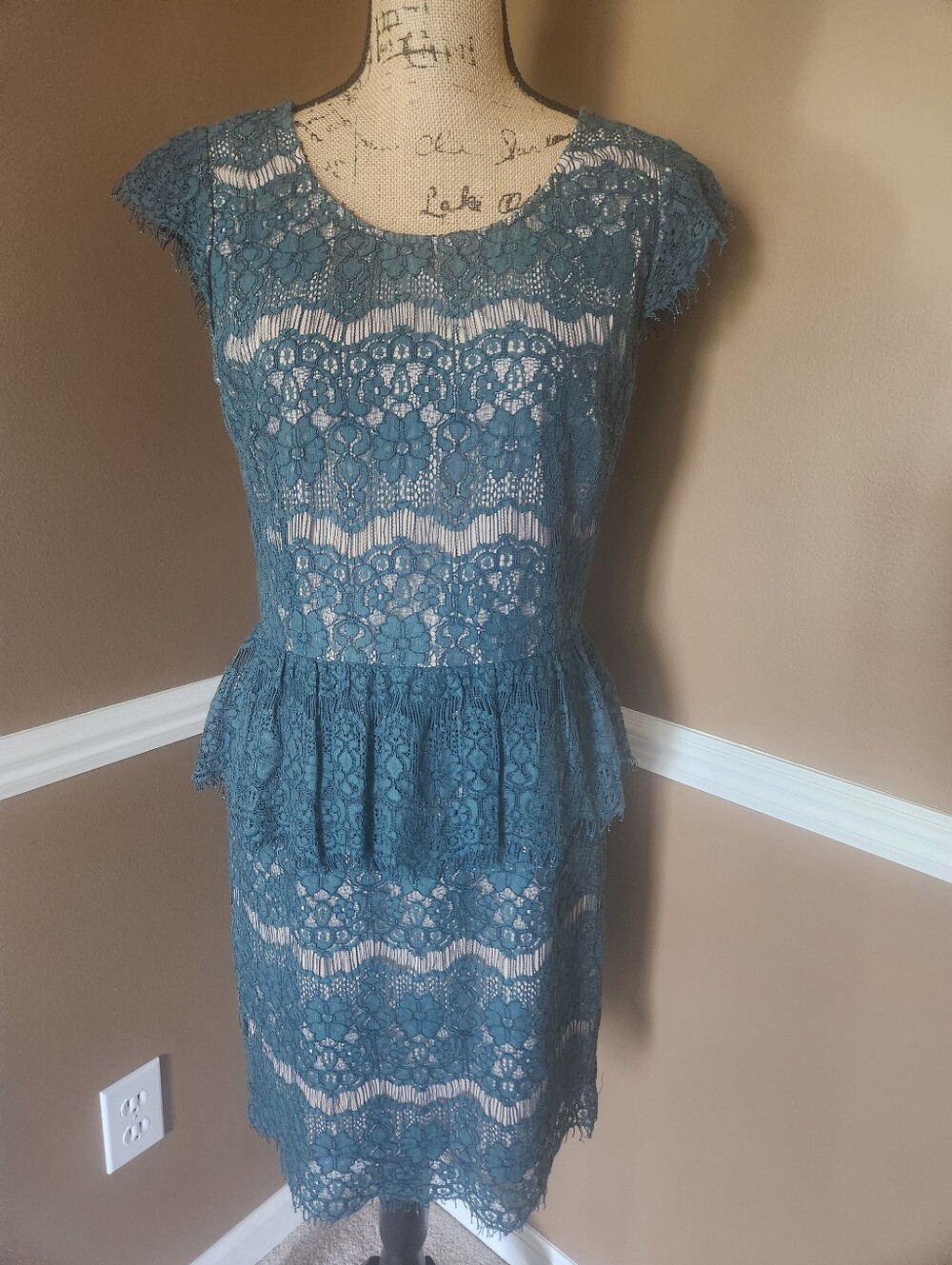 Anthropologie Teal Blue Lace‎ Overlay With Beige Lining Medium